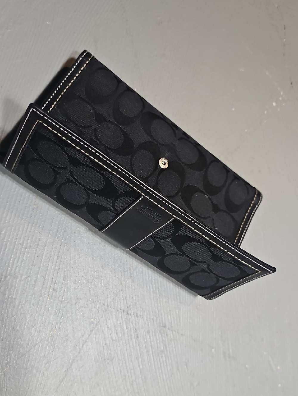 Coach VTG Blk. Signature Jacquard Canvas & Leather Trifold Wallet With Checkbook - Picture 11 of 12